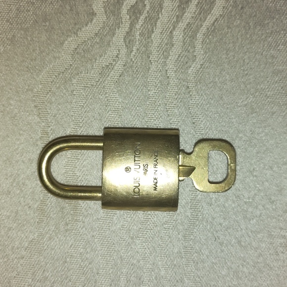 Authentic Louis Vuitton Lock & Key # 304 - Picture 6 of 9